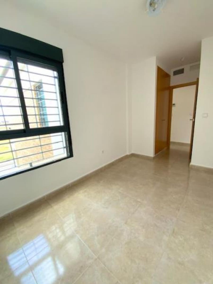 4 slaapkamer Villa te koop in Roldan met zwembad garage - € 232.705 (Ref: 9869355)