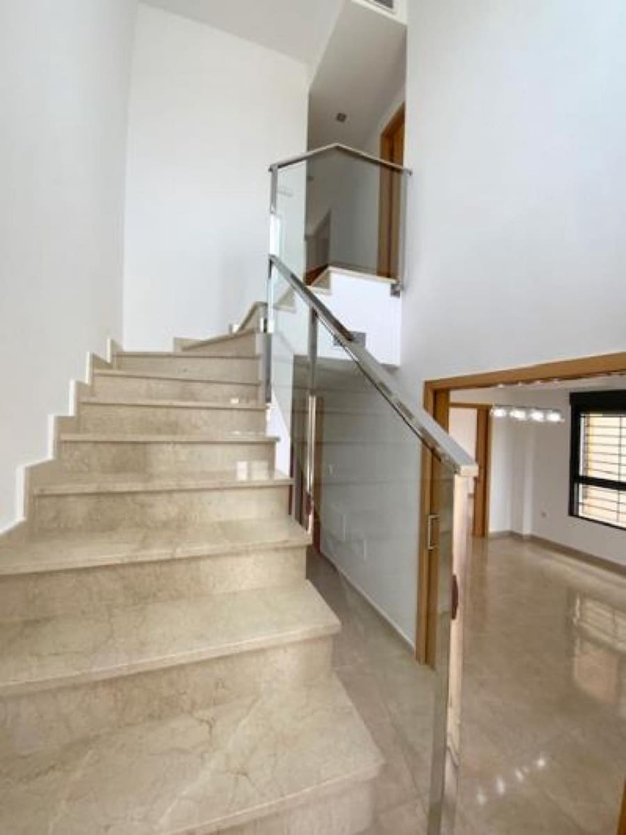 4 slaapkamer Villa te koop in Roldan met zwembad garage - € 232.705 (Ref: 9869355)
