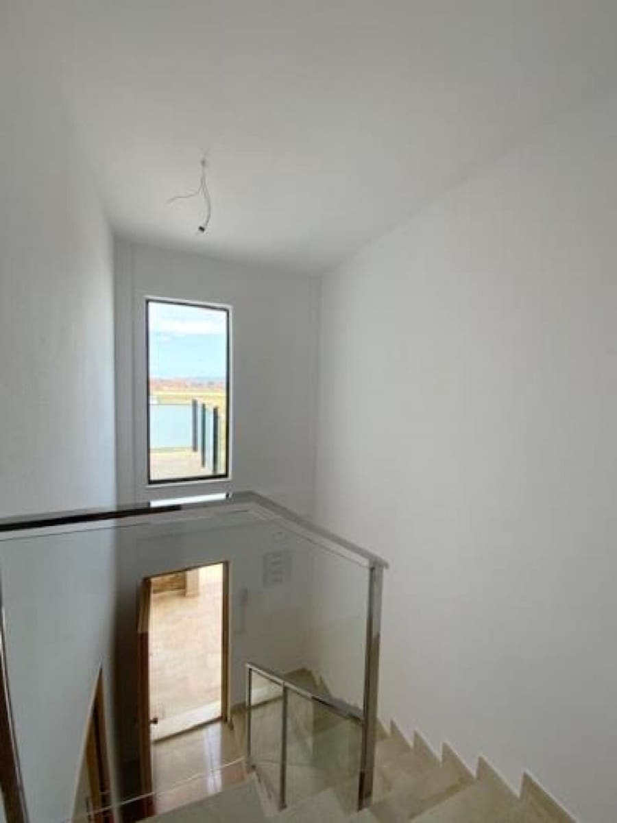 4 slaapkamer Villa te koop in Roldan met zwembad garage - € 232.705 (Ref: 9869355)