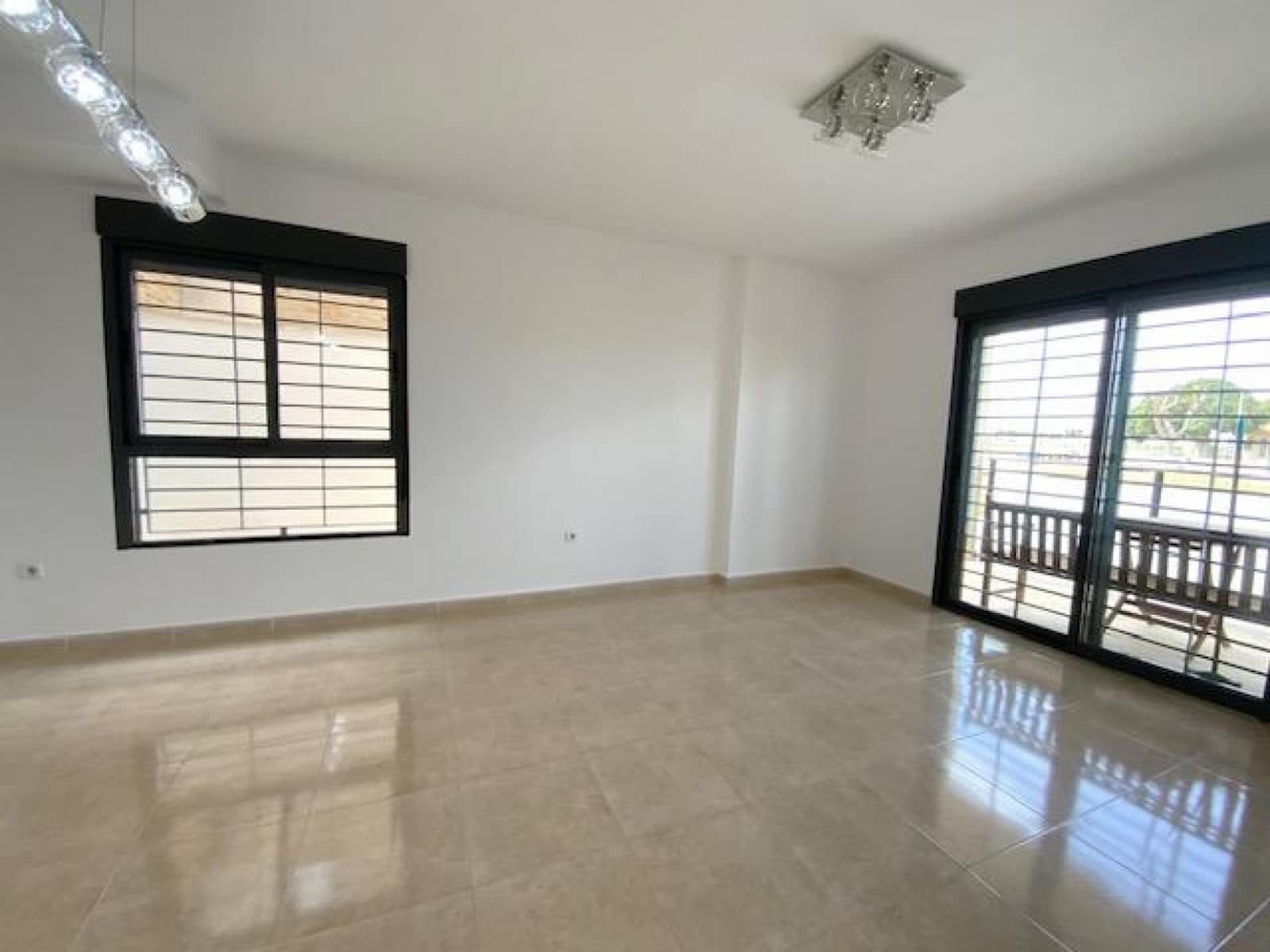 4 slaapkamer Villa te koop in Roldan met zwembad garage - € 232.705 (Ref: 9869355)