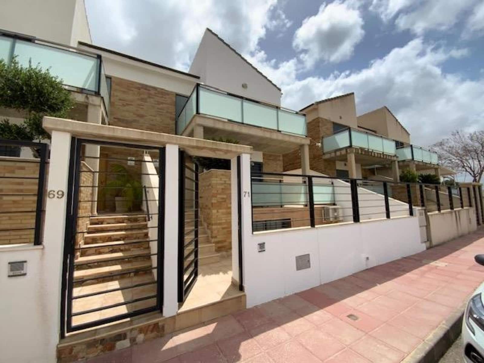 4 slaapkamer Villa te koop in Roldan met zwembad garage - € 232.705 (Ref: 9869355)