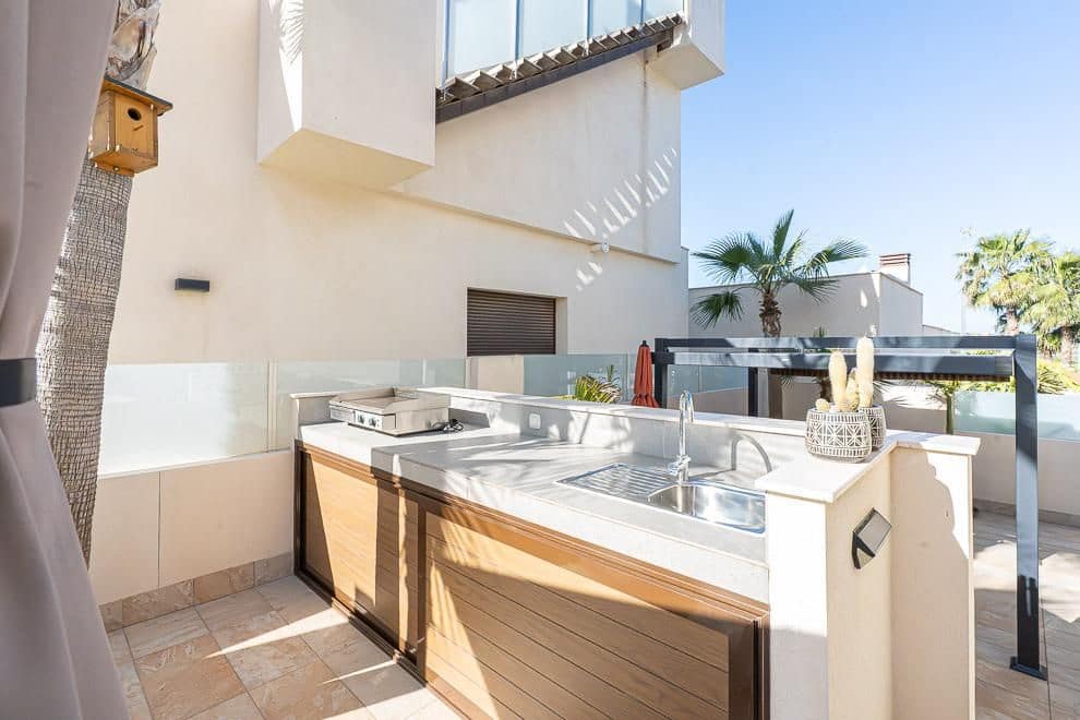 Chalet de 4 habitaciones en Benejúzar en venta con piscina - 724.900 € (Ref: 9869356)