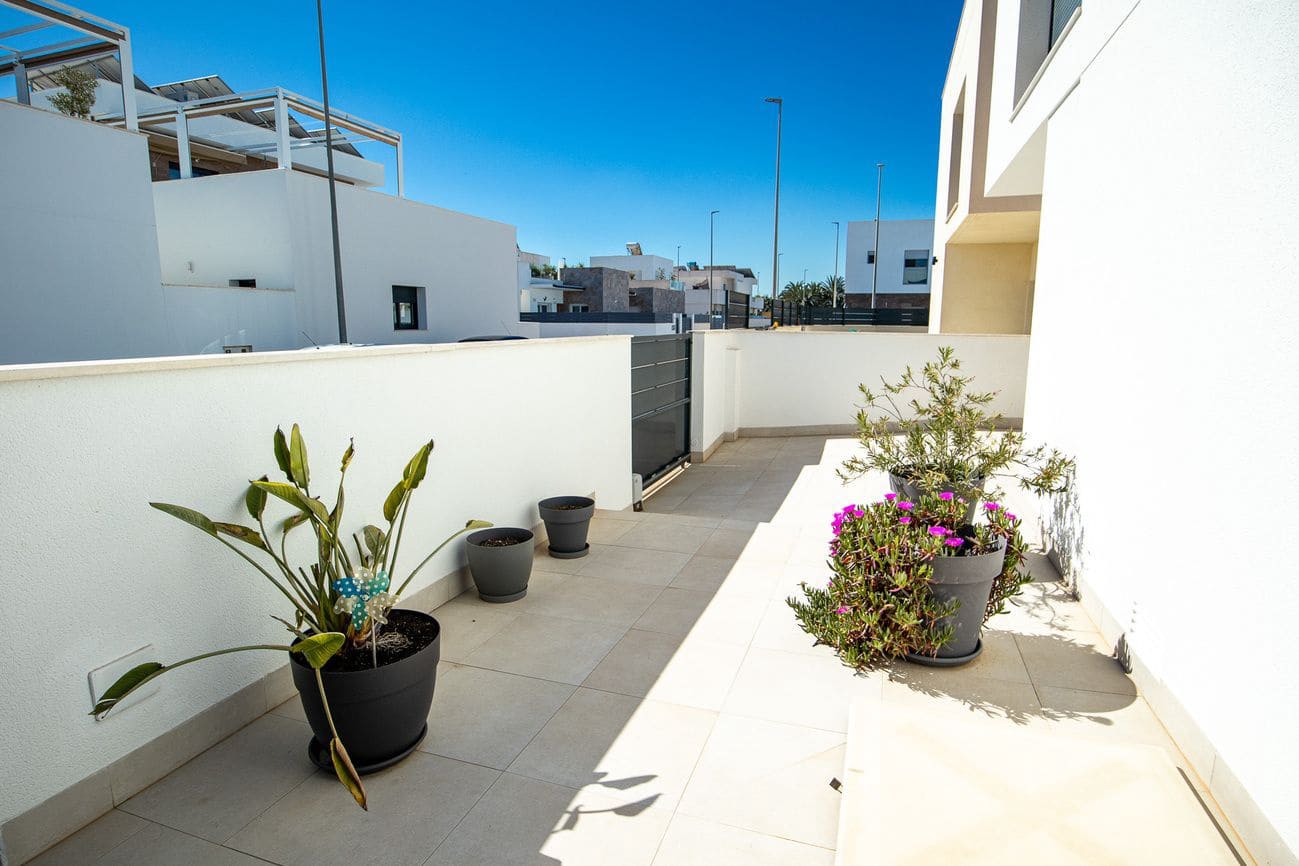3 sovrum Villa till salu i Daya Vieja med pool - 379 000 € (Ref: 9869371)