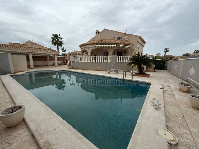 5 soverom Villa til salgs i La Zenia, Orihuela med svømmebasseng - € 650 000 (Ref: 9869406)