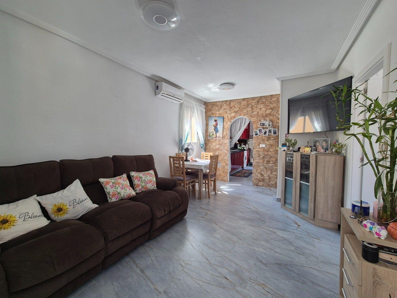 2 makuuhuone Bungalow myytävänä paikassa Torrevieja - 179 900 € (Ref: 9869419)