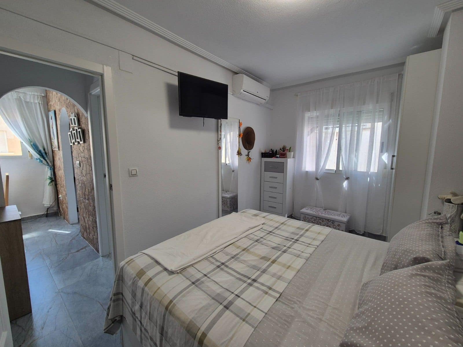 2 makuuhuone Bungalow myytävänä paikassa Torrevieja - 179 900 € (Ref: 9869419)