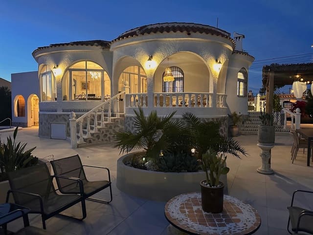 3 chambre Villa/Maison à vendre à El Chaparral - La Siesta - La Torreta, Torrevieja avec garage - 645 000 € (Ref: 9869421)