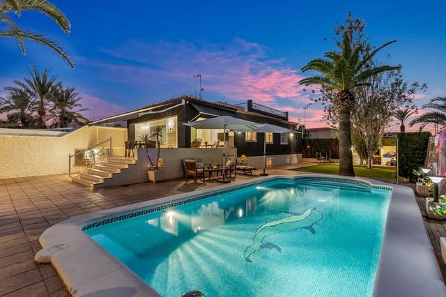 4 Zimmer Villa zu verkaufen in Punta Prima, Torrevieja - 656.000 € (Ref: 9869433)