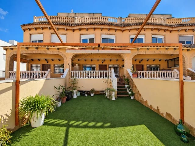 4 sovrum Radhus till salu i Guardamar del Segura med garage - 269 000 € (Ref: 9869439)