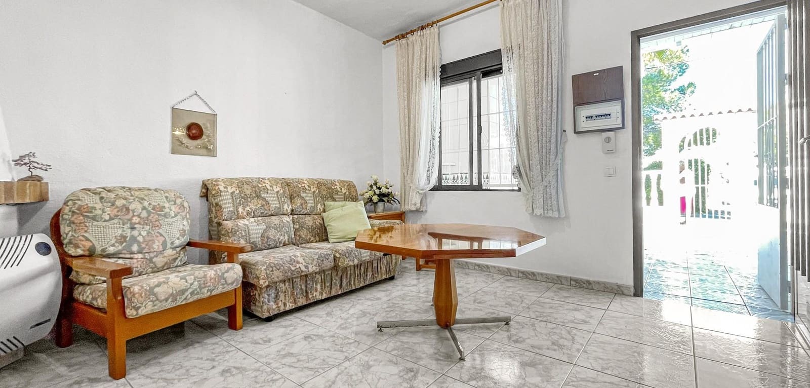 2 soverom Rekkehus til salgs i Torrevieja med garasje - € 139 900 (Ref: 9869441)