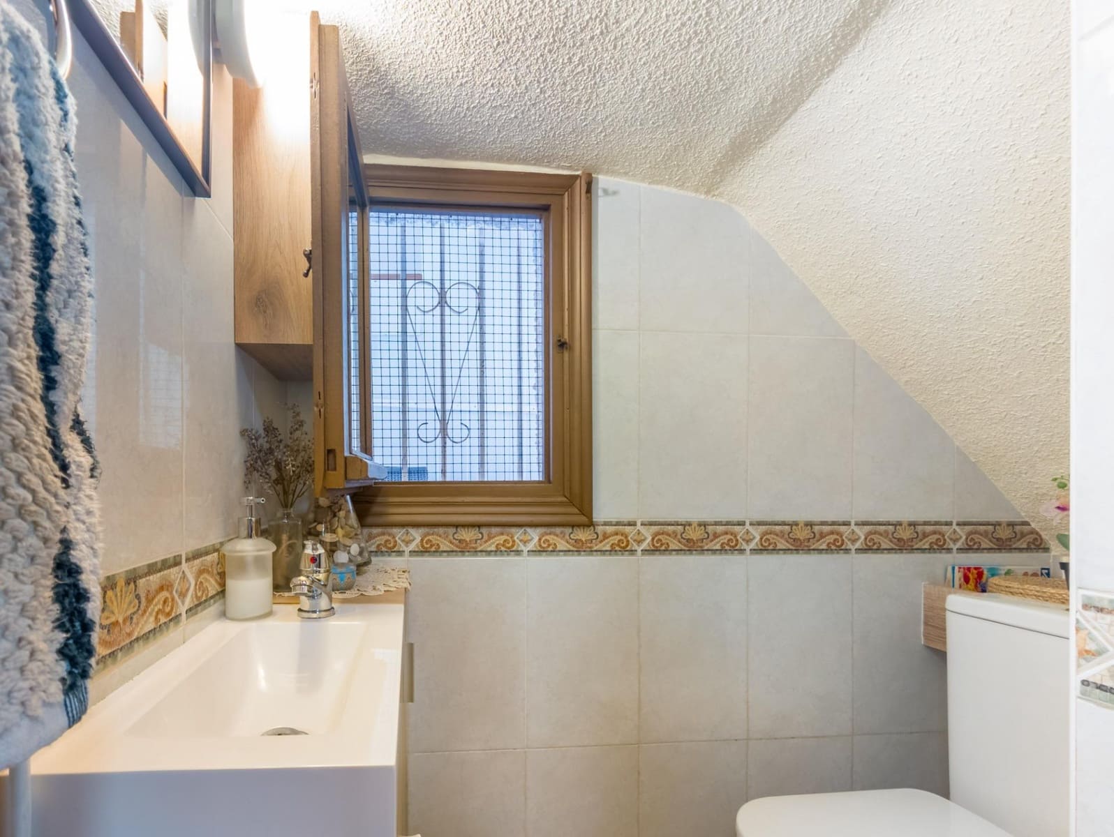 3 makuuhuone Omakotitalo myytävänä paikassa Torrevieja - 185 000 € (Ref: 9869442)