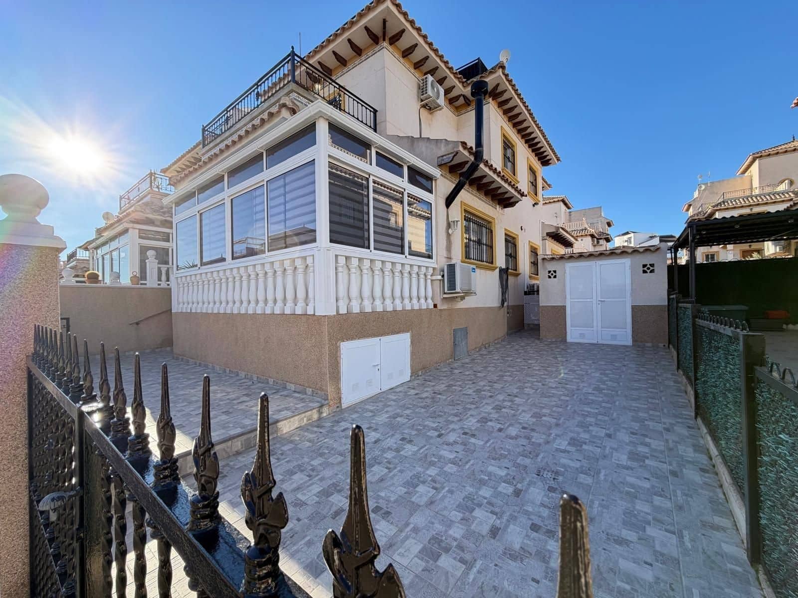 2 sovrum Radhus till salu i Filipinas med pool - 219 900 € (Ref: 9869448)