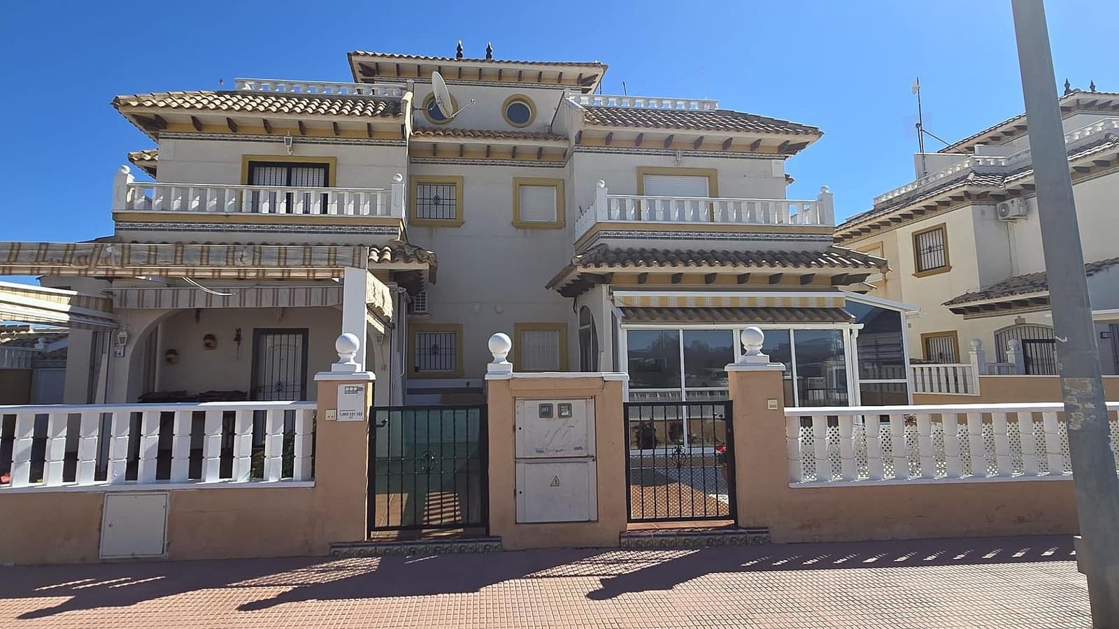 2 bedroom Townhouse for sale in Orihuela Costa - € 249,000 (Ref: 9869481)