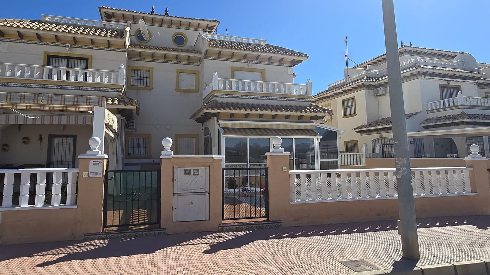 2 bedroom Townhouse for sale in Orihuela Costa - € 249,000 (Ref: 9869481)