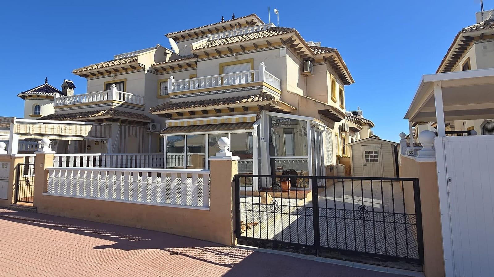 2 bedroom Townhouse for sale in Orihuela Costa - € 249,000 (Ref: 9869481)