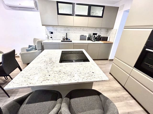 Casa de 4 habitaciones en San Miguel de Salinas en venta - 180.000 € (Ref: 9869489)