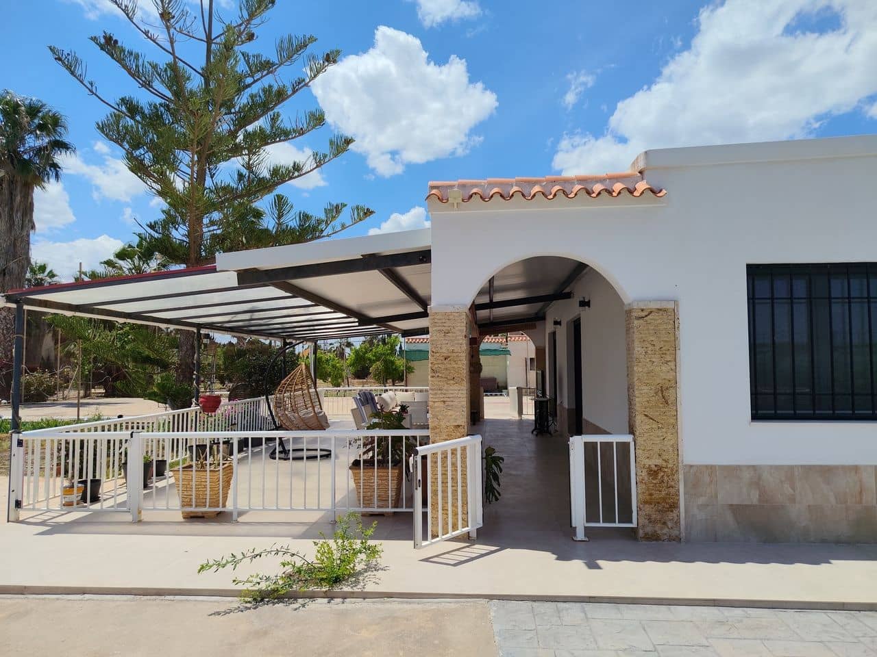 6 bedroom Villa for sale in Los Montesinos with garage - € 785,000 (Ref: 9876546)