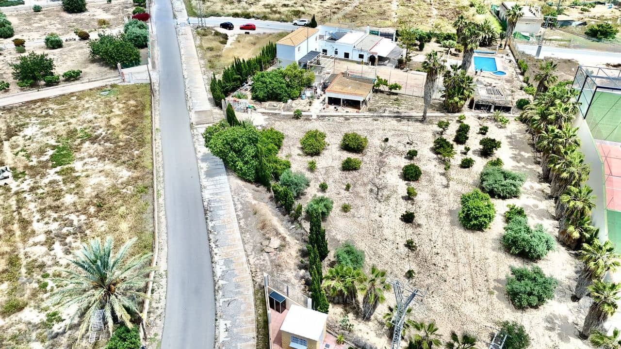 6 bedroom Villa for sale in Los Montesinos with garage - € 785,000 (Ref: 9876546)