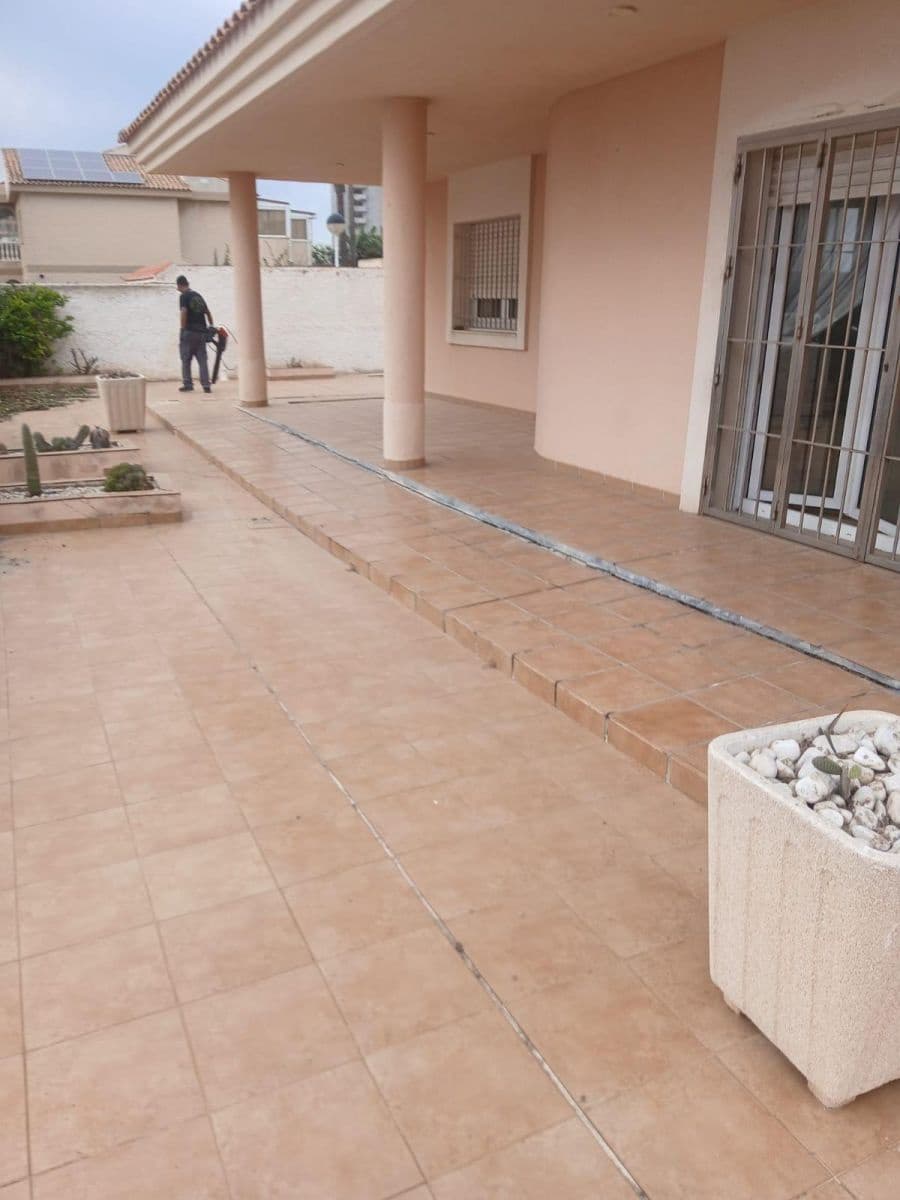4 Zimmer Villa zu verkaufen in La Manga del Mar Menor - 580.000 € (Ref: 9915951)
