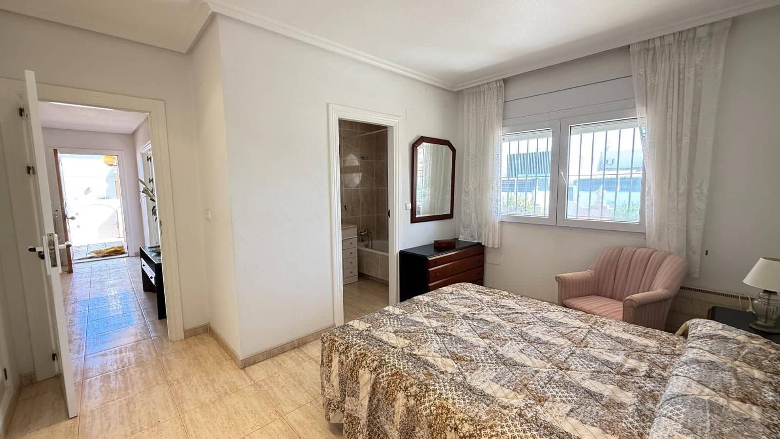 4 Zimmer Villa zu verkaufen in La Manga del Mar Menor - 580.000 € (Ref: 9915951)