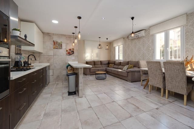 3 makuuhuone Omakotitalo myytävänä paikassa Centro, Torrevieja - 350 000 € (Ref: 9915974)