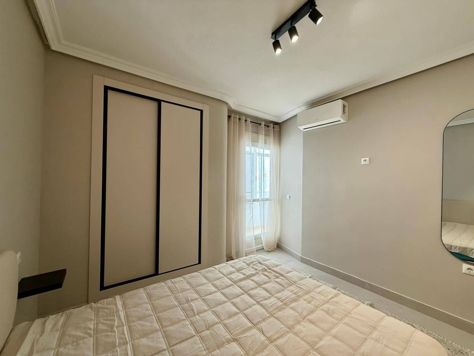 Apartamento de 2 habitaciones en Torrevieja en venta - 219.900 € (Ref: 9931568)