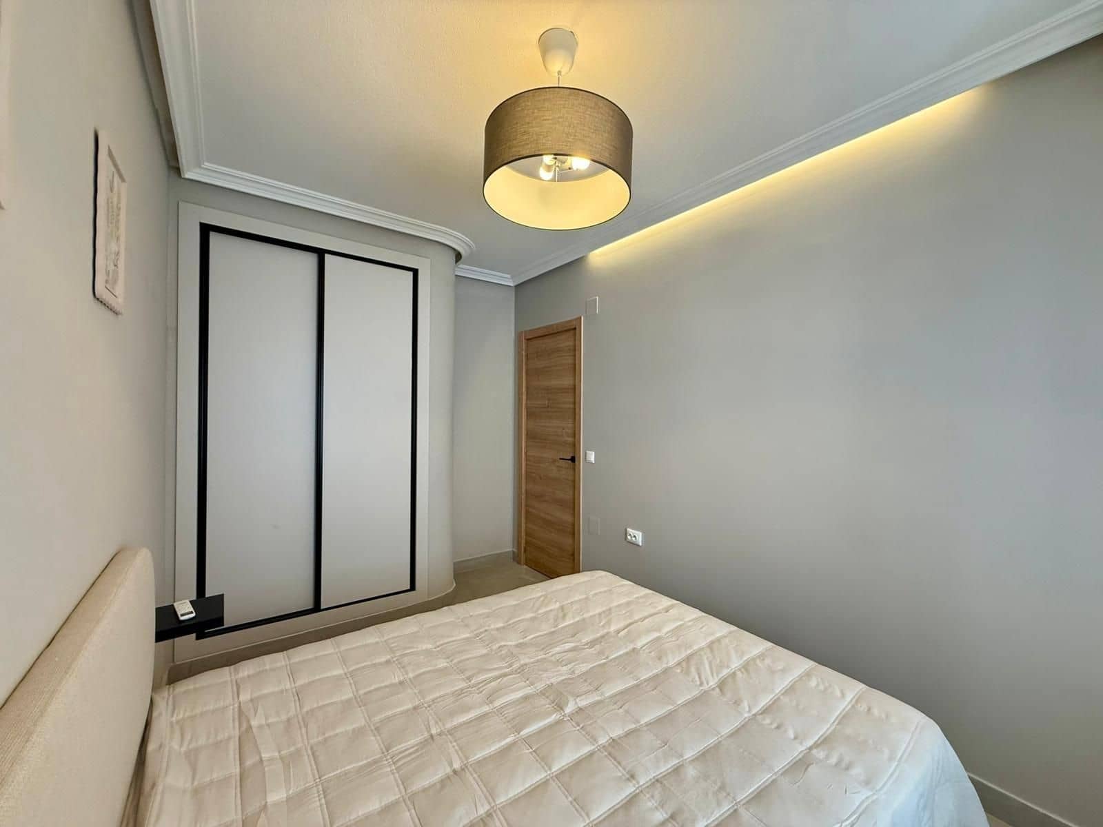 Apartamento de 2 habitaciones en Torrevieja en venta - 219.900 € (Ref: 9931568)
