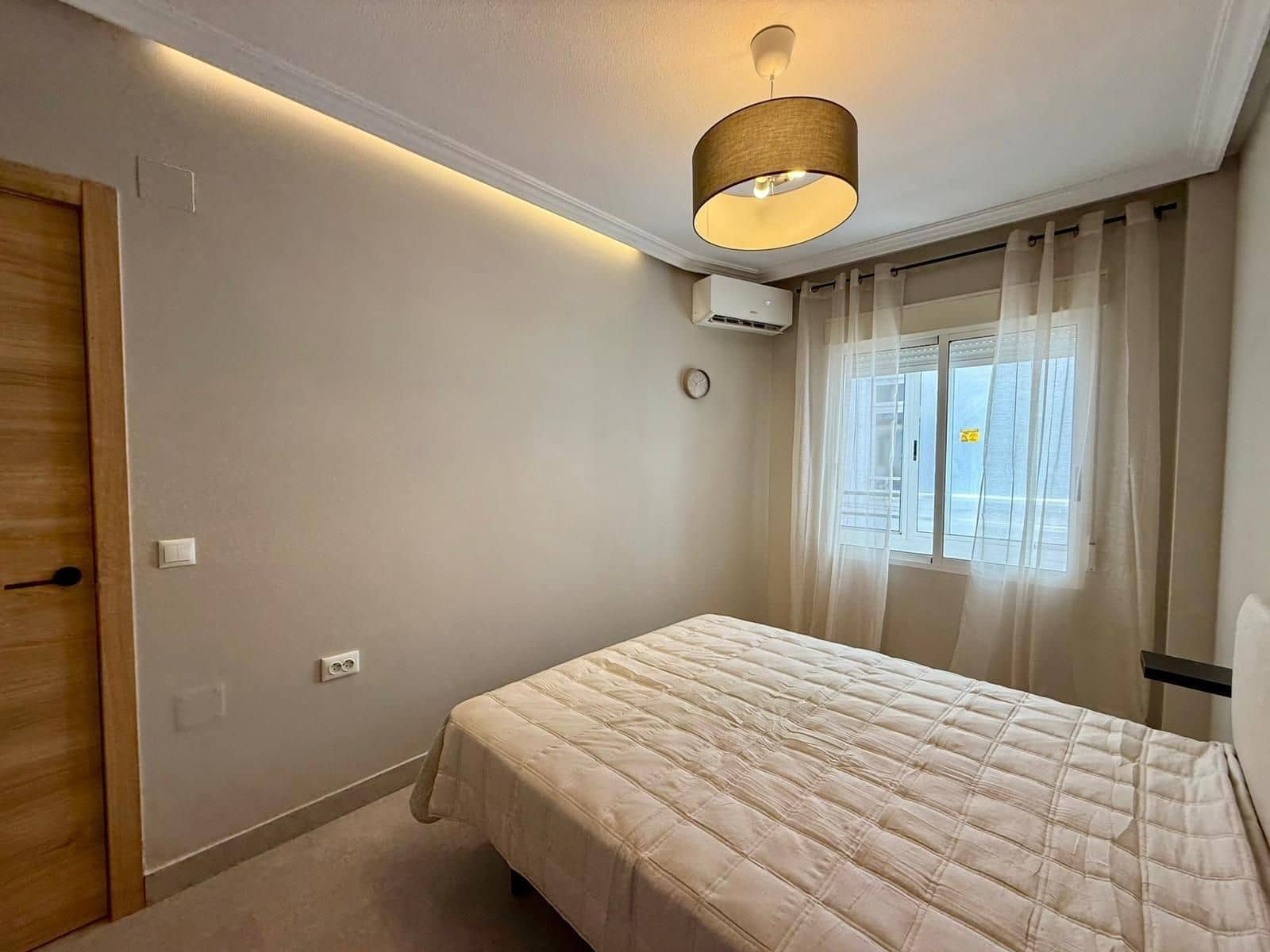Apartamento de 2 habitaciones en Torrevieja en venta - 219.900 € (Ref: 9931568)