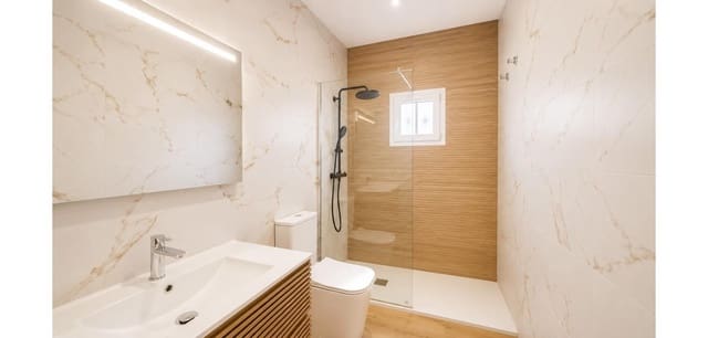 3 soveværelse Rækkehus til salg i La Siesta, Torrevieja med garage - € 239.000 (Ref: 9954332)