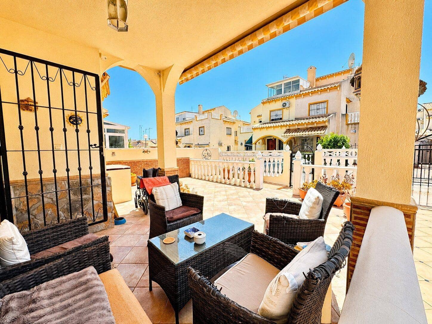 3 bedroom Townhouse for sale in Playa Flamenca with pool garage - € 294,950 (Ref: 9959868)