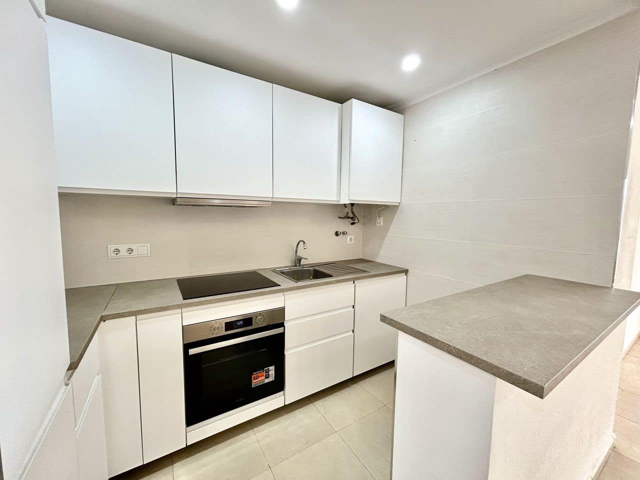 Apartamento de 2 habitaciones en Villamartin en venta - 189.000 € (Ref: 9962799)