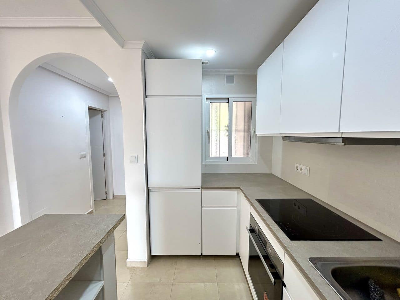 Apartamento de 2 habitaciones en Villamartin en venta - 189.000 € (Ref: 9962799)