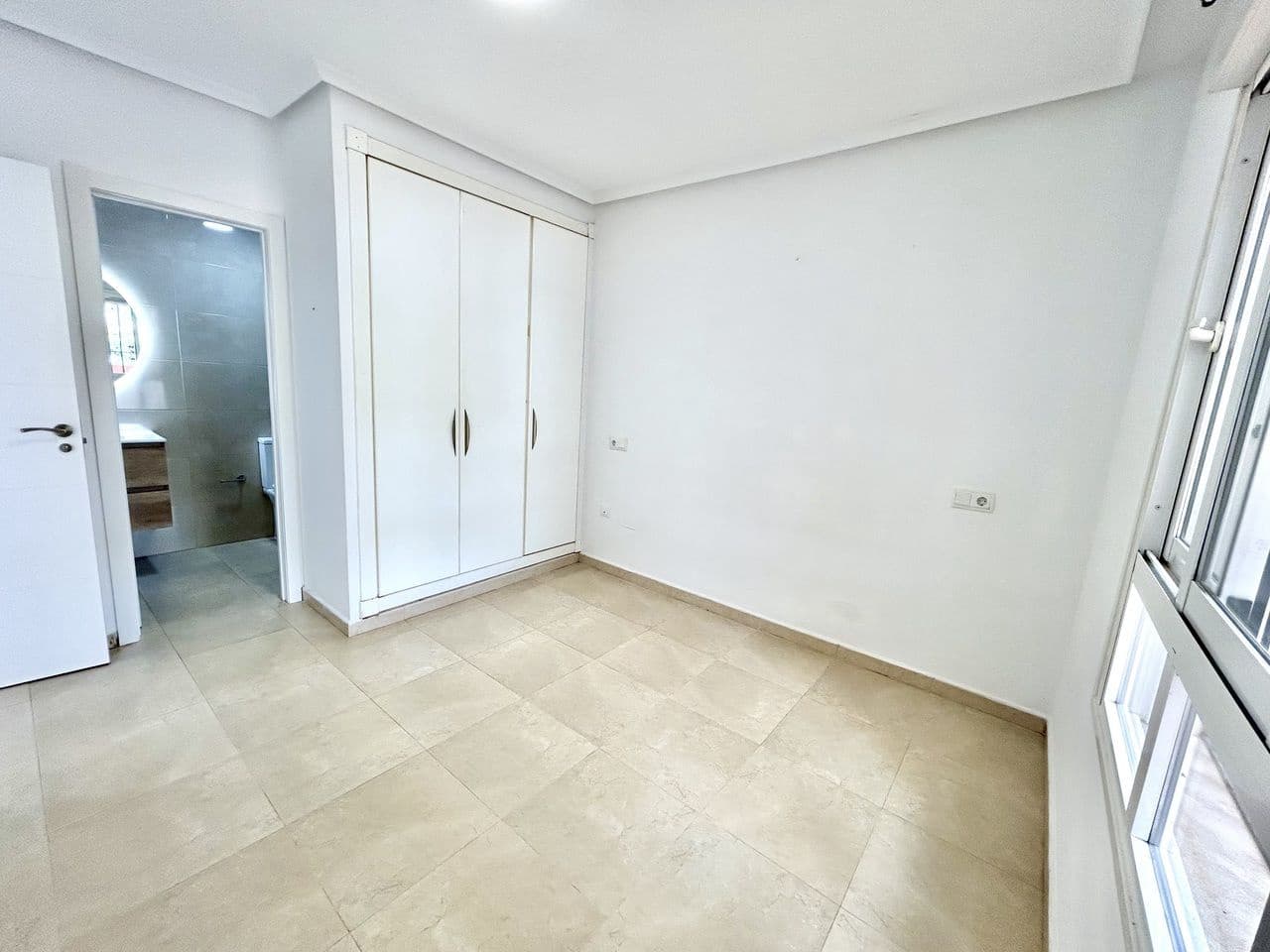 Apartamento de 2 habitaciones en Villamartin en venta - 189.000 € (Ref: 9962799)