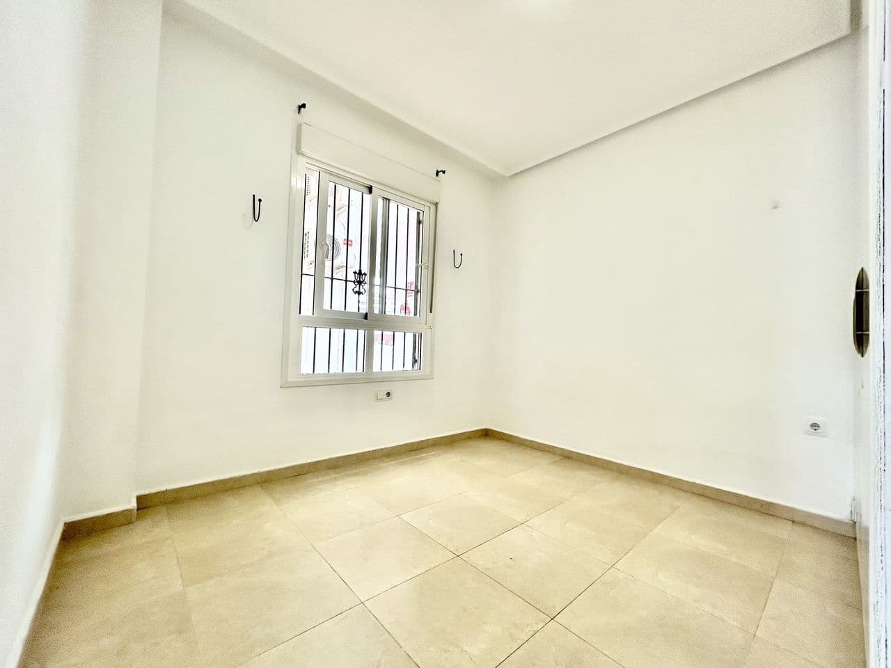 Apartamento de 2 habitaciones en Villamartin en venta - 189.000 € (Ref: 9962799)