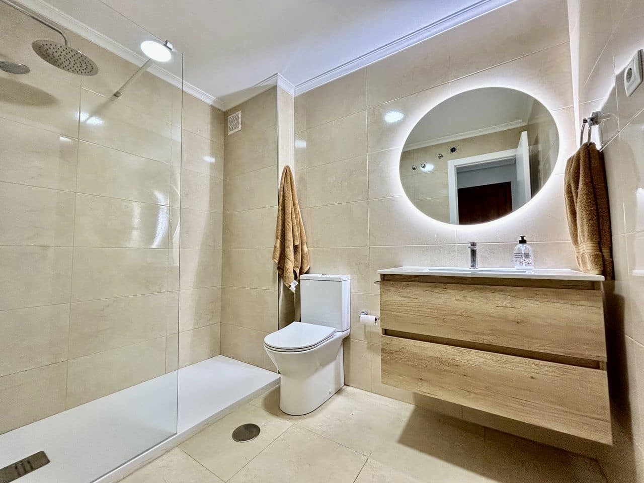 Apartamento de 2 habitaciones en Villamartin en venta - 189.000 € (Ref: 9962799)