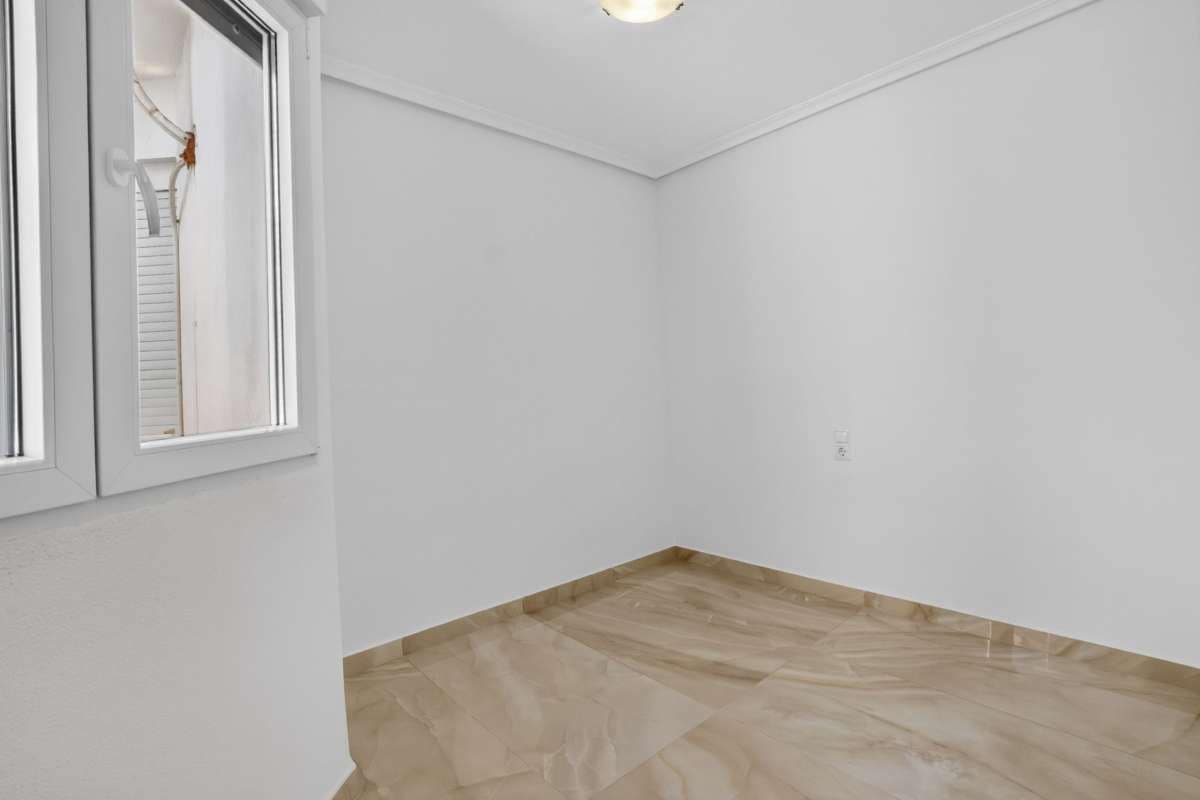 2 bedroom Apartment for sale in Torrevieja - € 198,900 (Ref: 9962807)
