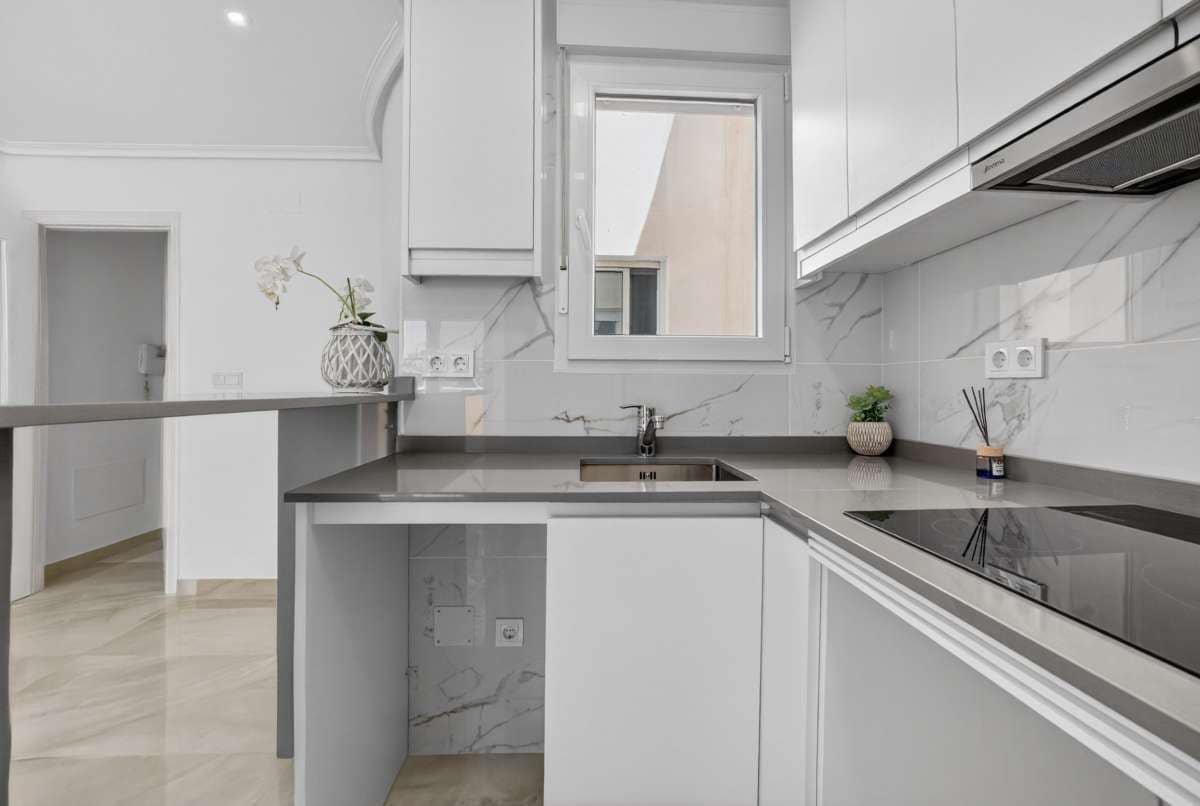 2 bedroom Apartment for sale in Torrevieja - € 198,900 (Ref: 9962807)