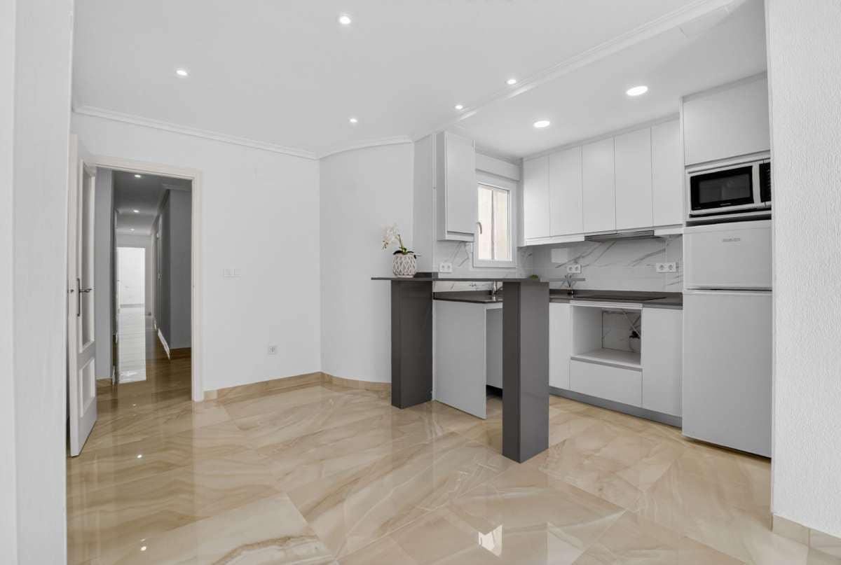 2 bedroom Apartment for sale in Torrevieja - € 198,900 (Ref: 9962807)