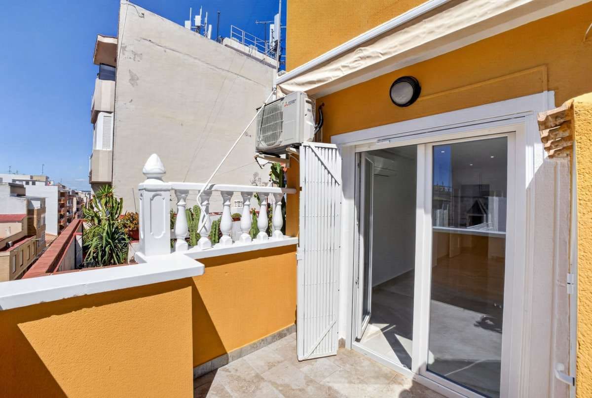 2 bedroom Apartment for sale in Torrevieja - € 198,900 (Ref: 9962807)