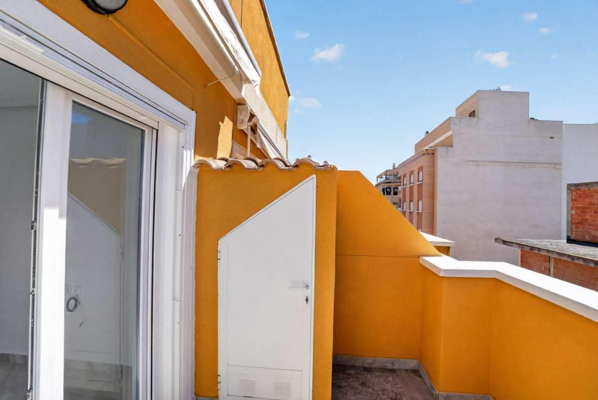 2 bedroom Apartment for sale in Torrevieja - € 198,900 (Ref: 9962807)