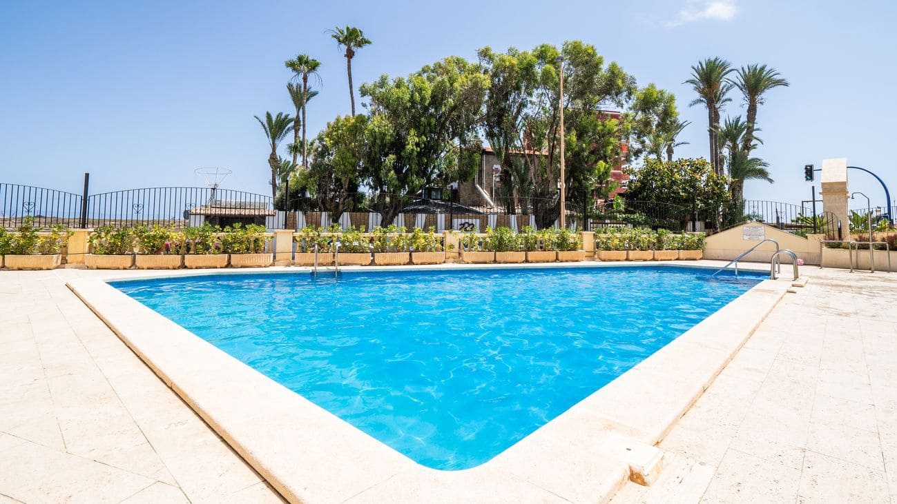 Apartamento de 2 habitaciones en Torrevieja en venta con piscina - 349.000 € (Ref: 9962813)