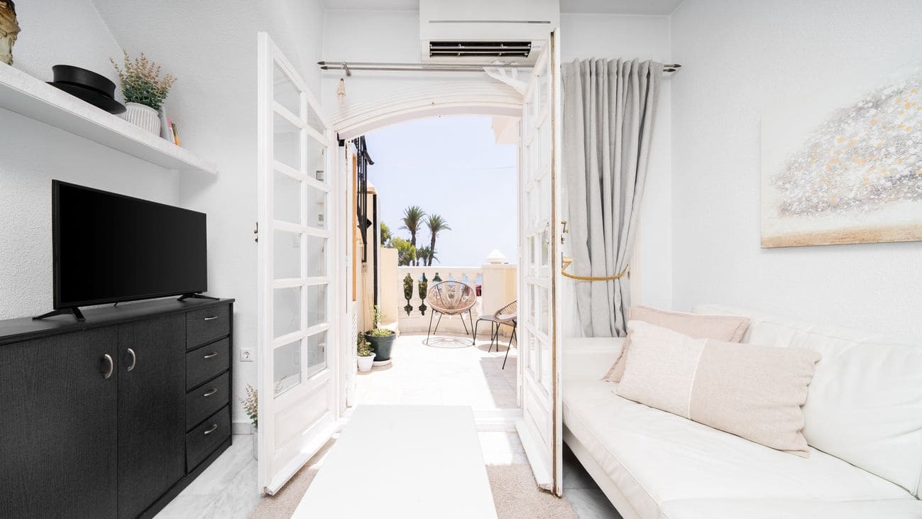 Apartamento de 2 habitaciones en Torrevieja en venta con piscina - 349.000 € (Ref: 9962813)