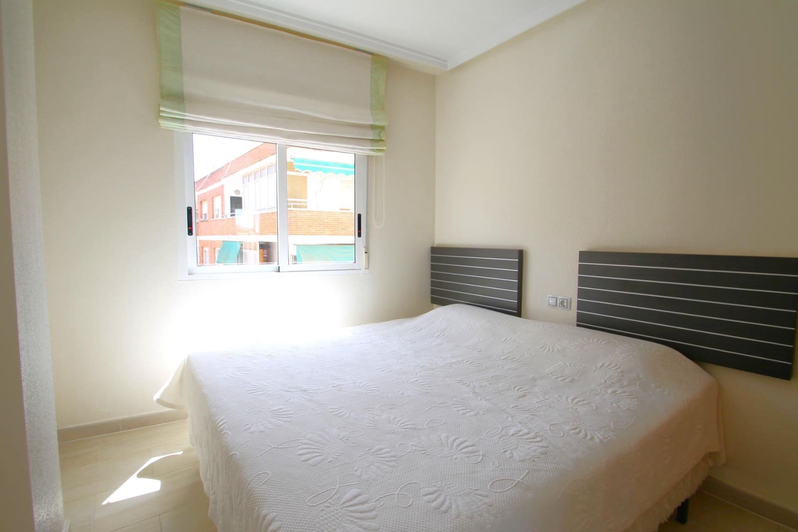 Apartamento de 2 habitaciones en Torrevieja en venta - 129.000 € (Ref: 9962830)