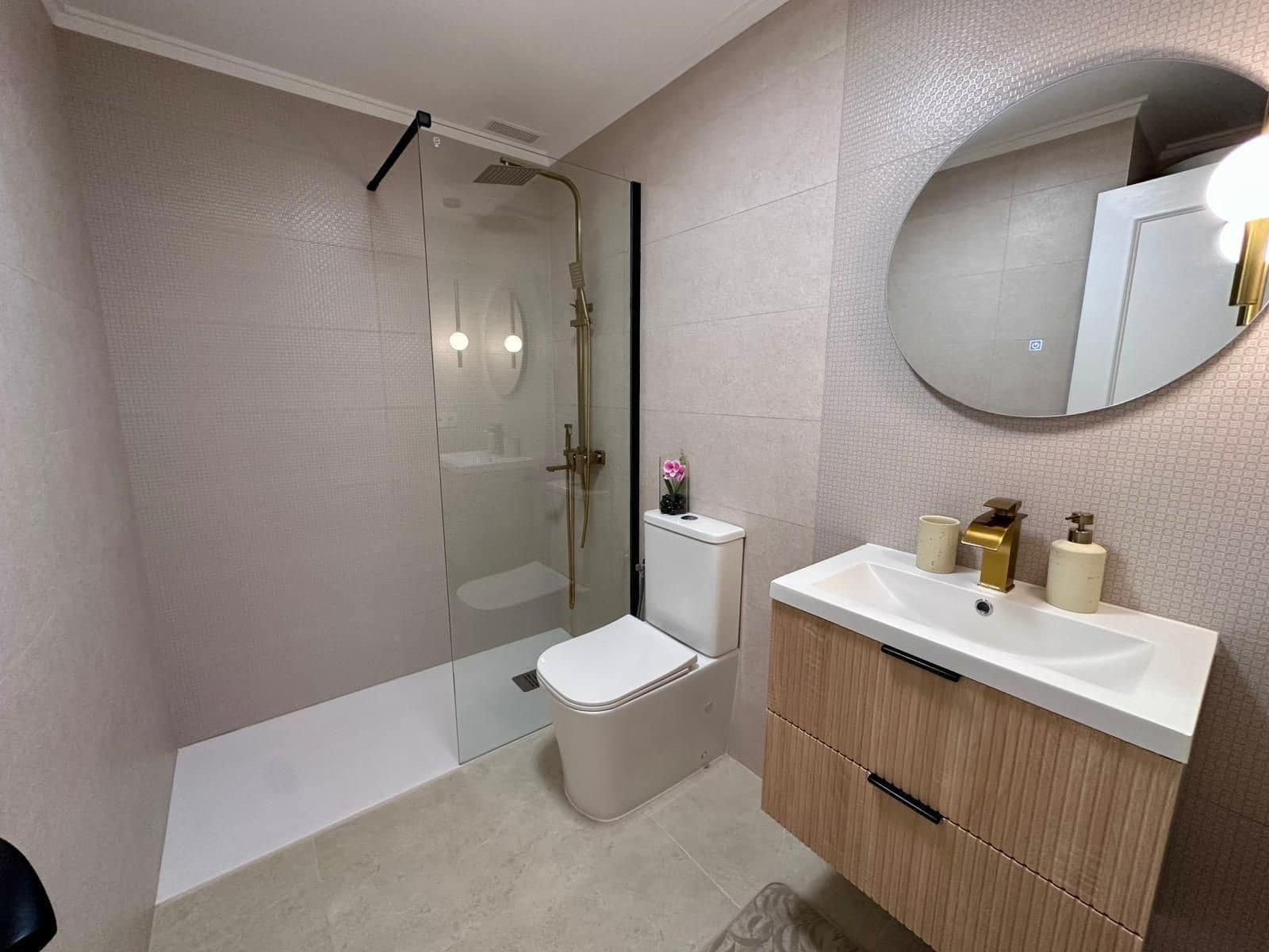 Apartamento de 2 habitaciones en Torrevieja en venta - 189.900 € (Ref: 9962834)