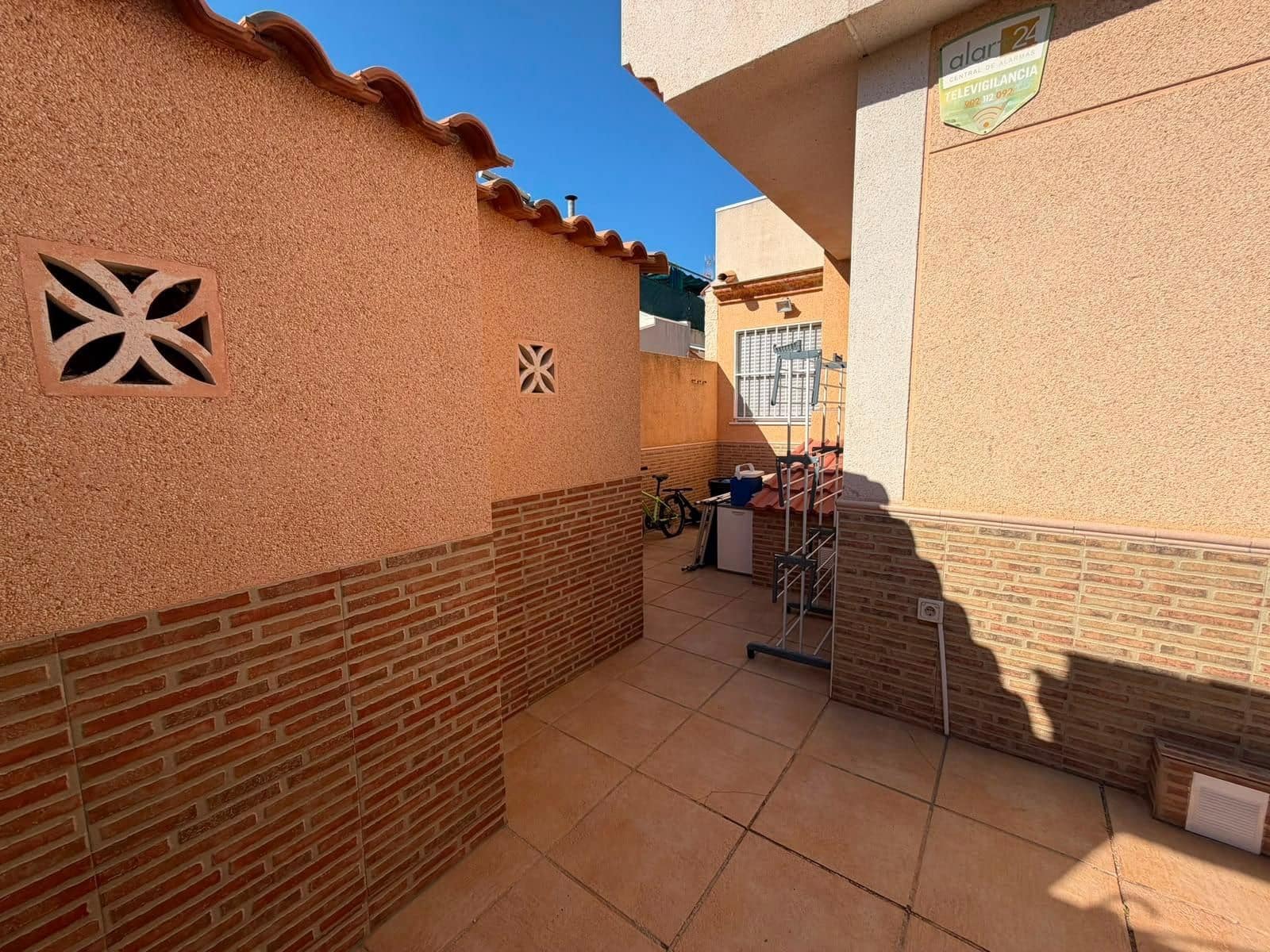 3 bedroom Villa for sale in Torrevieja with pool - € 239,600 (Ref: 9962849)