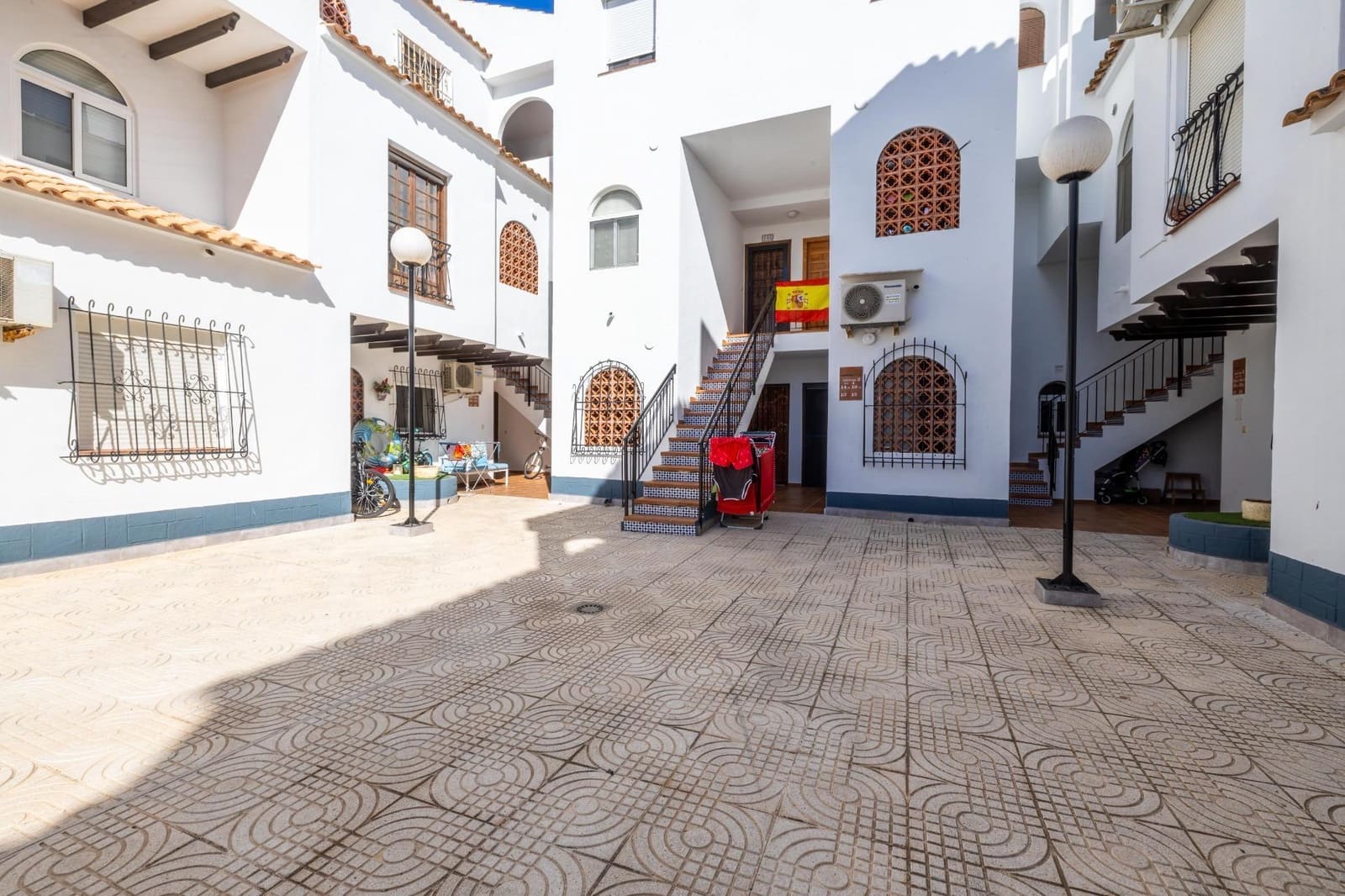 1 Zimmer Apartment zu verkaufen in Torrevieja mit Pool - 132.000 € (Ref: 9962860)