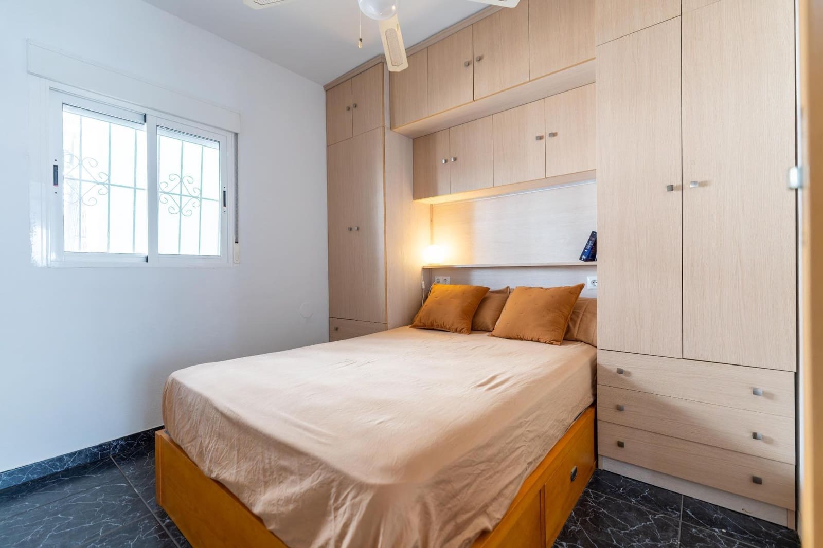 1 Zimmer Apartment zu verkaufen in Torrevieja mit Pool - 132.000 € (Ref: 9962860)