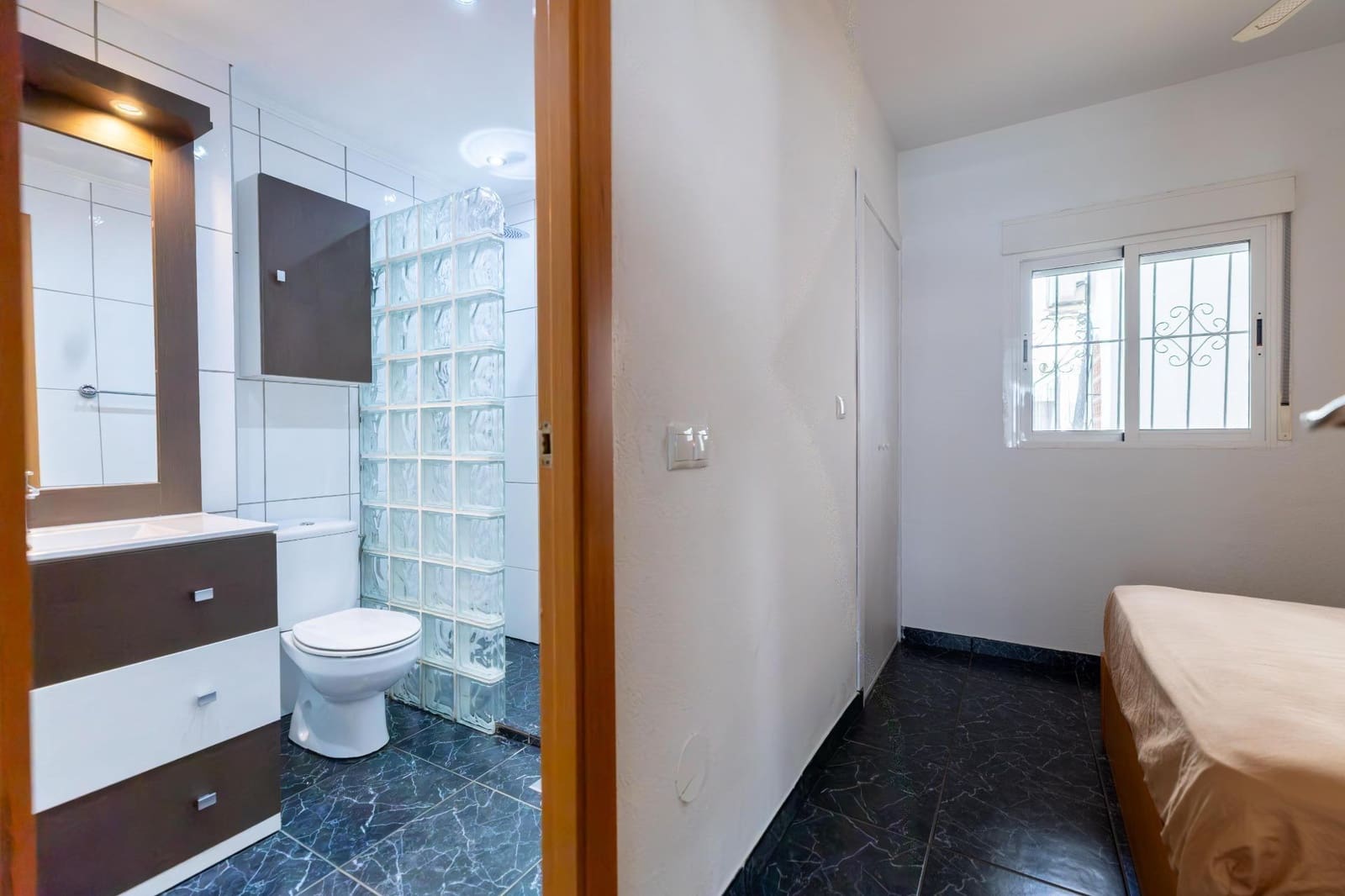 1 Zimmer Apartment zu verkaufen in Torrevieja mit Pool - 132.000 € (Ref: 9962860)
