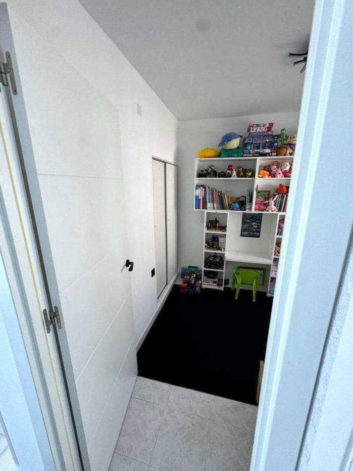 3 Zimmer Apartment zu verkaufen in Torrevieja mit Pool - 210.000 € (Ref: 9962888)