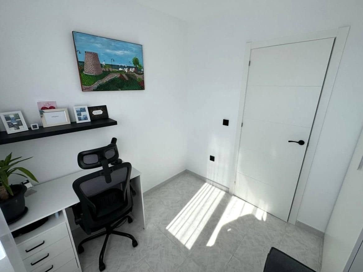3 Zimmer Apartment zu verkaufen in Torrevieja mit Pool - 210.000 € (Ref: 9962888)